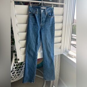 Dark wash Levi’s RIBCAGE BOOT jeans, size 24